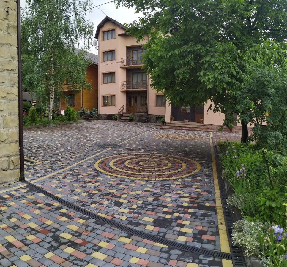 Guest House Shafran Jaremtsje Buitenkant foto
