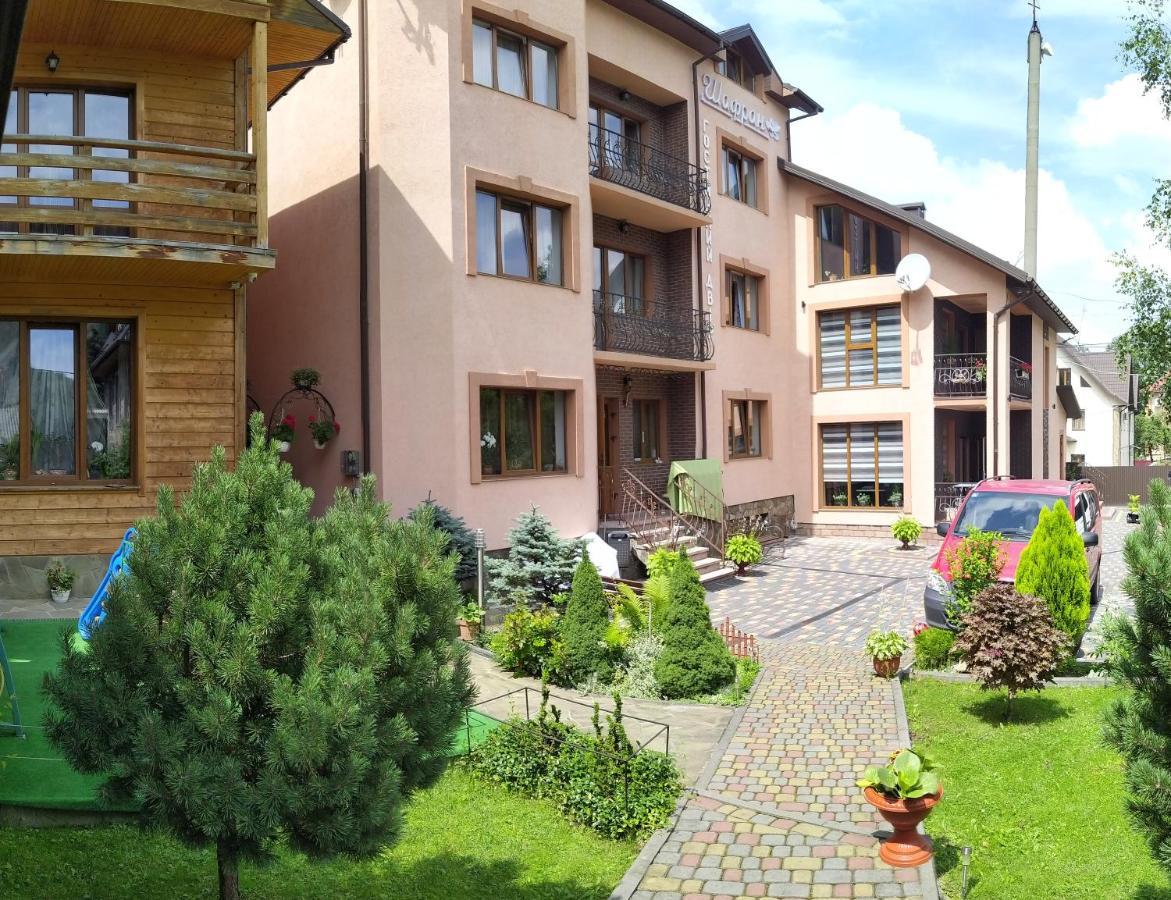 Guest House Shafran Jaremtsje Buitenkant foto