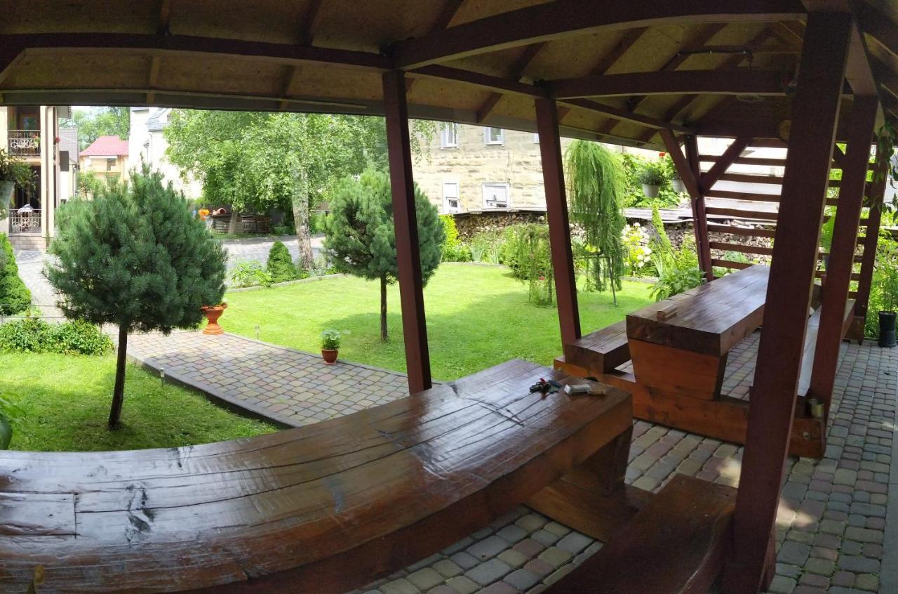 Guest House Shafran Jaremtsje Buitenkant foto